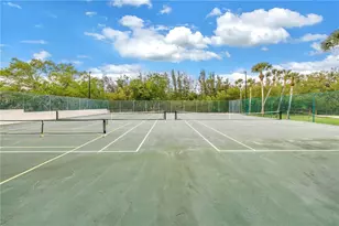 992 San Carlos Ct NE, Saint Petersburg, FL 33702 - Photo 43