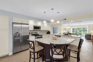 8101 Bardmoor Pl, Seminole, FL 33777 - Photo 9