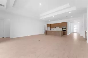 37327 Gunnison Dr, Zephyrhills, FL 33540 - Photo 5