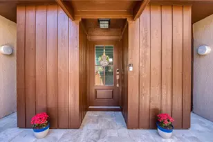 1307 Pelican Creek Crossing, Saint Petersburg, FL 33707 - Photo 3