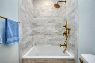 1307 Pelican Creek Crossing, Saint Petersburg, FL 33707 - Photo 37