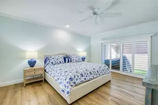 1307 Pelican Creek Crossing, Saint Petersburg, FL 33707 - Photo 47