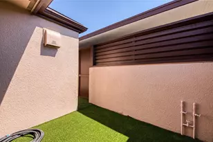 1307 Pelican Creek Crossing, Saint Petersburg, FL 33707 - Photo 35