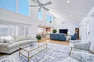 1307 Pelican Creek Crossing, Saint Petersburg, FL 33707 - Photo 13
