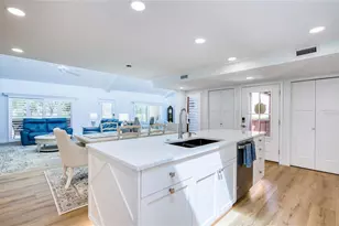 1307 Pelican Creek Crossing, Saint Petersburg, FL 33707 - Photo 15