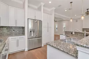 947 Hemingway Cir, Tampa, FL 33602 - Photo 17