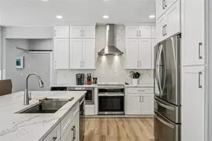 750 Sand Pine Dr NE, Saint Petersburg, FL 33703 - Photo 15