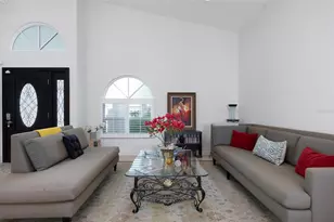 750 White Sand Dr NE, Saint Petersburg, FL 33703 - Photo 5