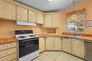 5427 Seville Dr, Zephyrhills, FL 33541 - Photo 9