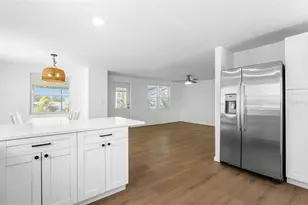 7271 Mt Arlington Dr NE, Saint Petersburg, FL 33702 - Photo 5