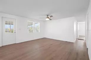 7271 Mt Arlington Dr NE, Saint Petersburg, FL 33702 - Photo 9