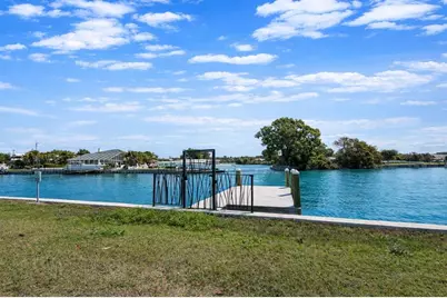 3945 Sunrise Drive S, Saint Petersburg, FL 33705 - Photo 1