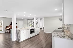 10525 Homestead Dr, Tampa, FL 33618 - Photo 11