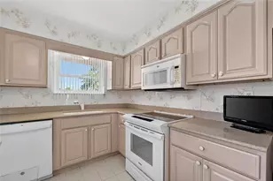 1612 Chevy Chase Dr, Sun City Center, FL 33573 - Photo 7