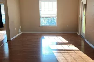 2406 Courtney Meadows Ct, Tampa, FL 33619 - Photo 9