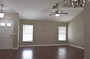 2009 Branch Tree Ln, Brandon, FL 33511 - Photo 3