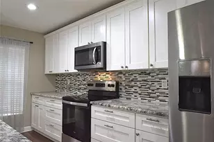 2009 Branch Tree Ln, Brandon, FL 33511 - Photo 15