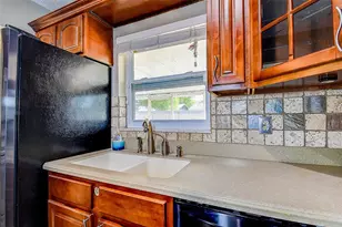 10849 92nd St, Seminole, FL 33777 - Photo 13