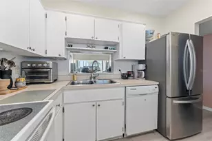 10215 Regal Dr, Largo, FL 33774 - Photo 5
