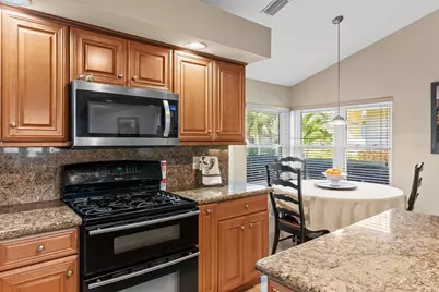 4731 Coconut Palm Circle NE, Saint Petersburg, FL 33703 - Photo 15