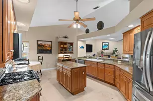 4731 Coconut Palm Cir NE, Saint Petersburg, FL 33703 - Photo 13