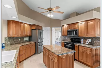 4731 Coconut Palm Circle NE, Saint Petersburg, FL 33703 - Photo 13