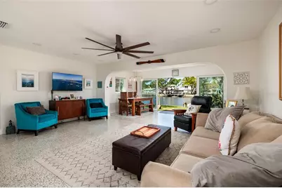 9298 Sun Isle Drive NE, Saint Petersburg, FL 33702 - Photo 13