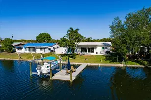 9298 Sun Isle Dr NE, Saint Petersburg, FL 33702 - Photo 5