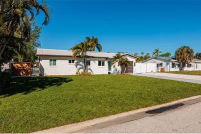 9298 Sun Isle Drive NE, Saint Petersburg, FL 33702 - Photo 31