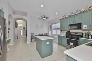 5223 Clover Mist Dr, Apollo Beach, FL 33572 - Photo 3