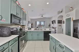 5223 Clover Mist Dr, Apollo Beach, FL 33572 - Photo 3