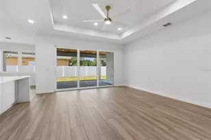 1810 W Erna Dr, Tampa, FL 33603 - Photo 11