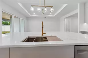 1810 W Erna Dr, Tampa, FL 33603 - Photo 17