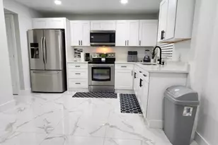 5118 Tennis Ct Cir, Tampa, FL 33617 - Photo 7