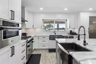 10127 Paradise Blvd, Treasure Island, FL 33706 - Photo 5