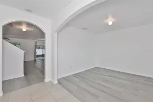 5461 Magdalene Wy, Zephyrhills, FL 33541 - Photo 5