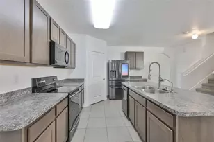 5461 Magdalene Wy, Zephyrhills, FL 33541 - Photo 3