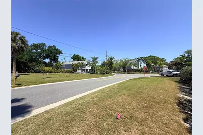 231 Lagoon Drive, Palm Harbor, FL 34683 - Photo 17