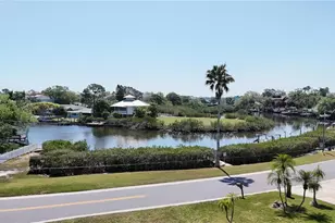 231 Lagoon Dr, Palm Harbor, FL 34683 - Photo 1