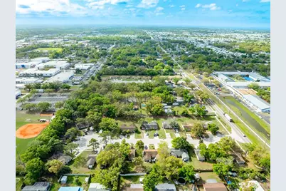 904 33rd Avenue E, Bradenton, FL 34208 - Photo 9