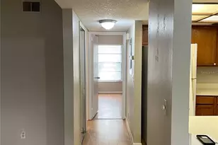 4873 Puritan Cir, Tampa, FL 33617 - Photo 13