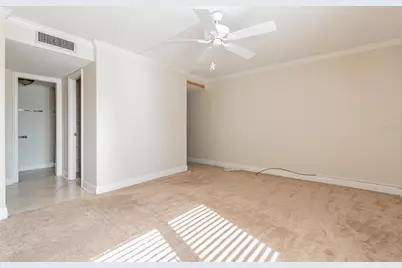 13618 Greenfield #305, Tampa, FL 33618 - Photo 21