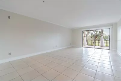 13618 Greenfield #305, Tampa, FL 33618 - Photo 5