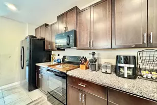 7309 Canterbury Bells Ct, Tampa, FL 33619 - Photo 15