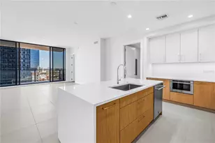 275 1st Ave S, Saint Petersburg, FL 33701 - Photo 3