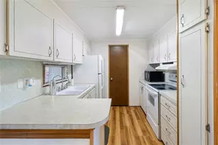 4550 Olive Dr, Zephyrhills, FL 33542 - Photo 11