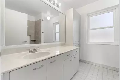 846 Glades Court NE, Saint Petersburg, FL 33702 - Photo 5