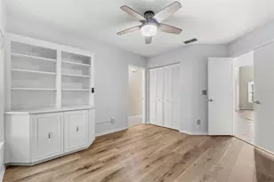 846 Glades Ct NE, Saint Petersburg, FL 33702 - Photo 11