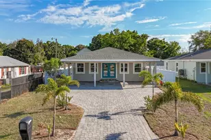 321 21st St W, Palmetto, FL 34221 - Photo 1