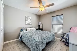 321 21st St W, Palmetto, FL 34221 - Photo 15